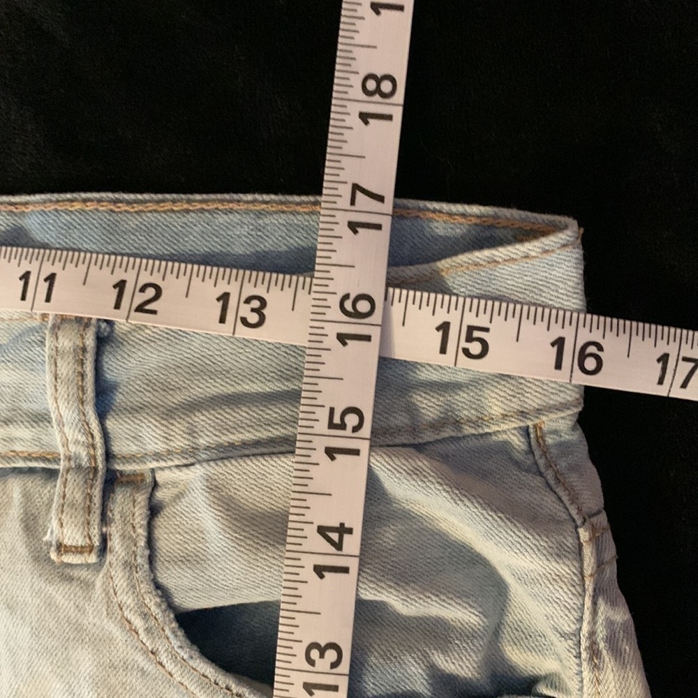 Old Navy Boyfriend Distressed Shorts - Picture 5 of 5